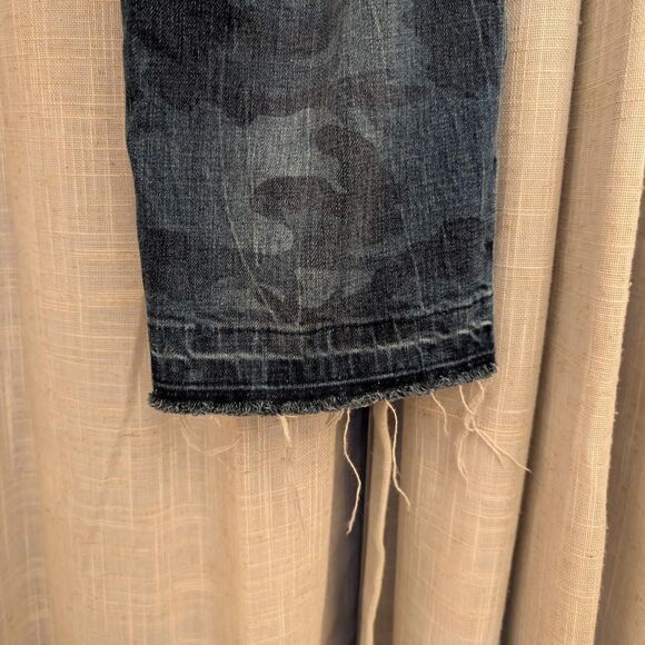 Women's Blue Camo Jeans - Picture 4 of 6